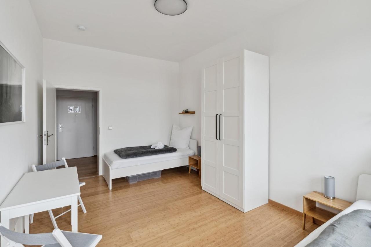 Apartment Fuer 13 Gaeste, 5 Schlafzimmer, 2 Baeder, 2 Loggia'S, Leipzig Zentrum Ost エクステリア 写真